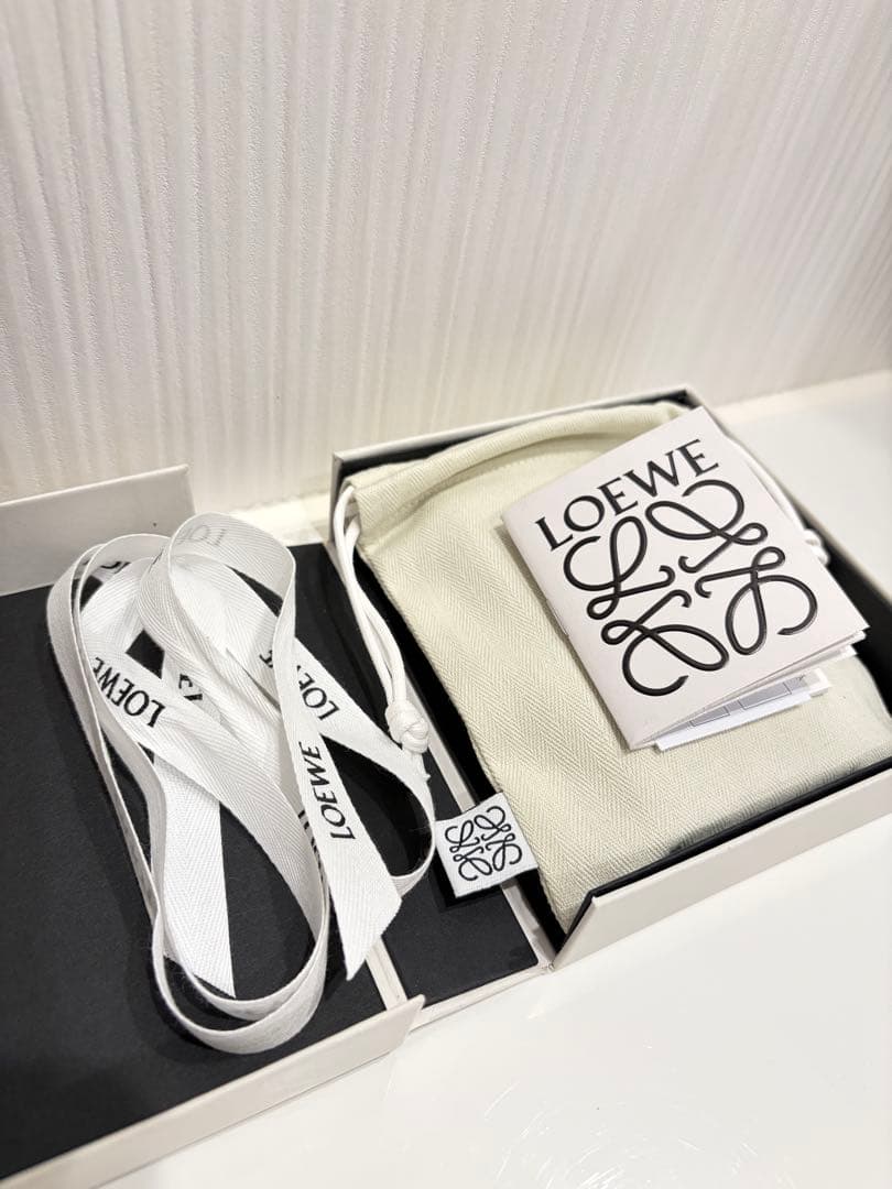 【新品同様】ロエベ アナグラム バーティカル スモール ウォレット タン