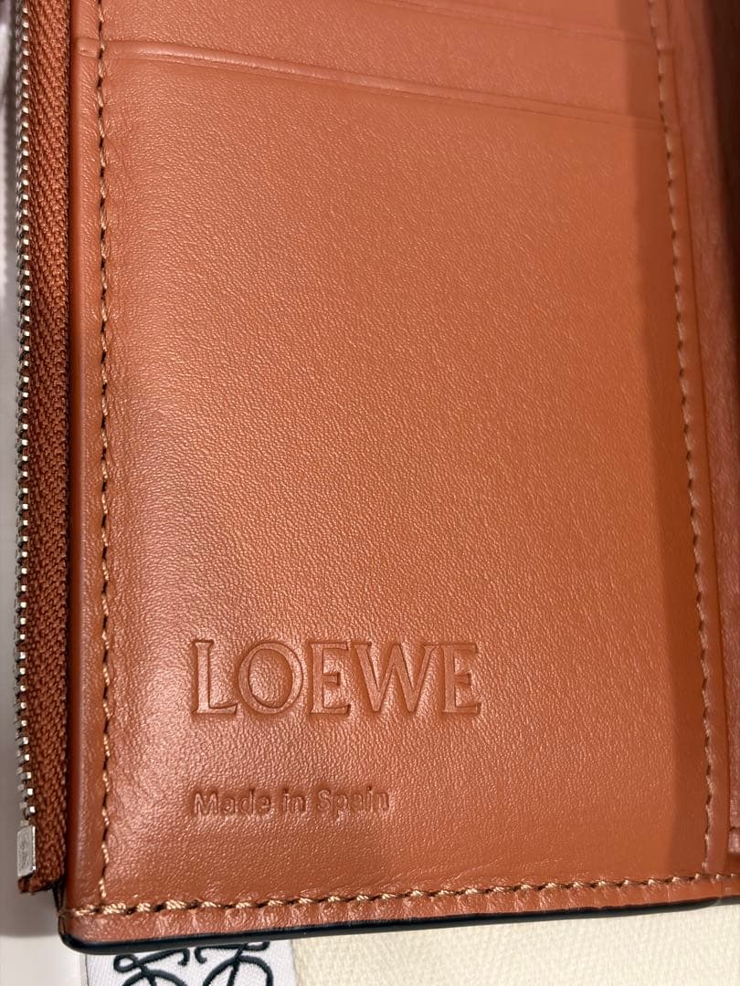 【新品同様】ロエベ アナグラム バーティカル スモール ウォレット タン