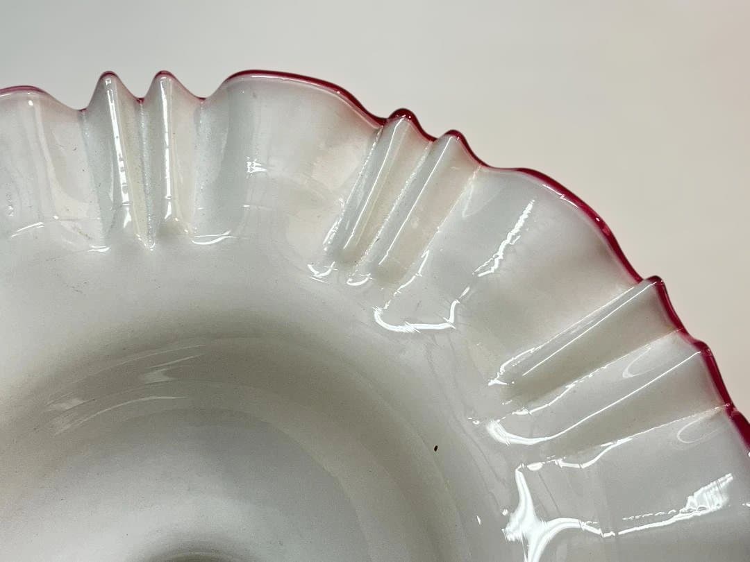 アンティーク ミルクガラス ランプシェード　縁赤フリル　明治~大正