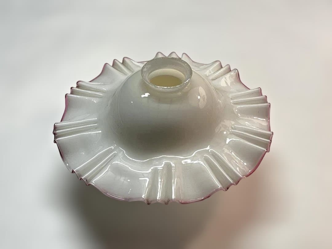 アンティーク ミルクガラス ランプシェード　縁赤フリル　明治~大正