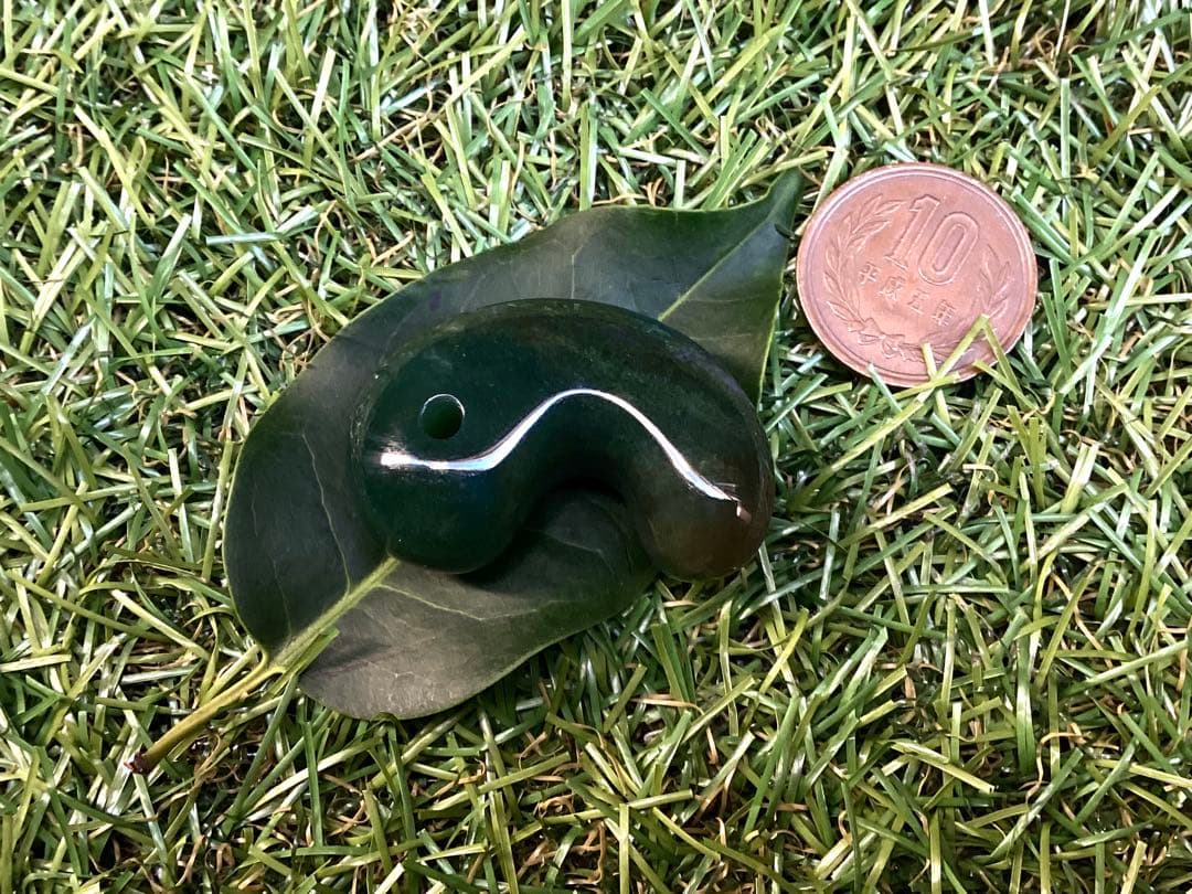 ✳入手無理の1点‼️青緑の碧玉勾玉　出雲石*再結晶線入り*赤線入り　コレクション‼️