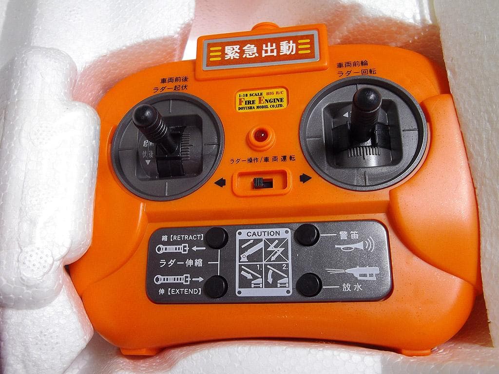 童友社 1/18　大型ラジコン 消防車　はしご車 全長68cm