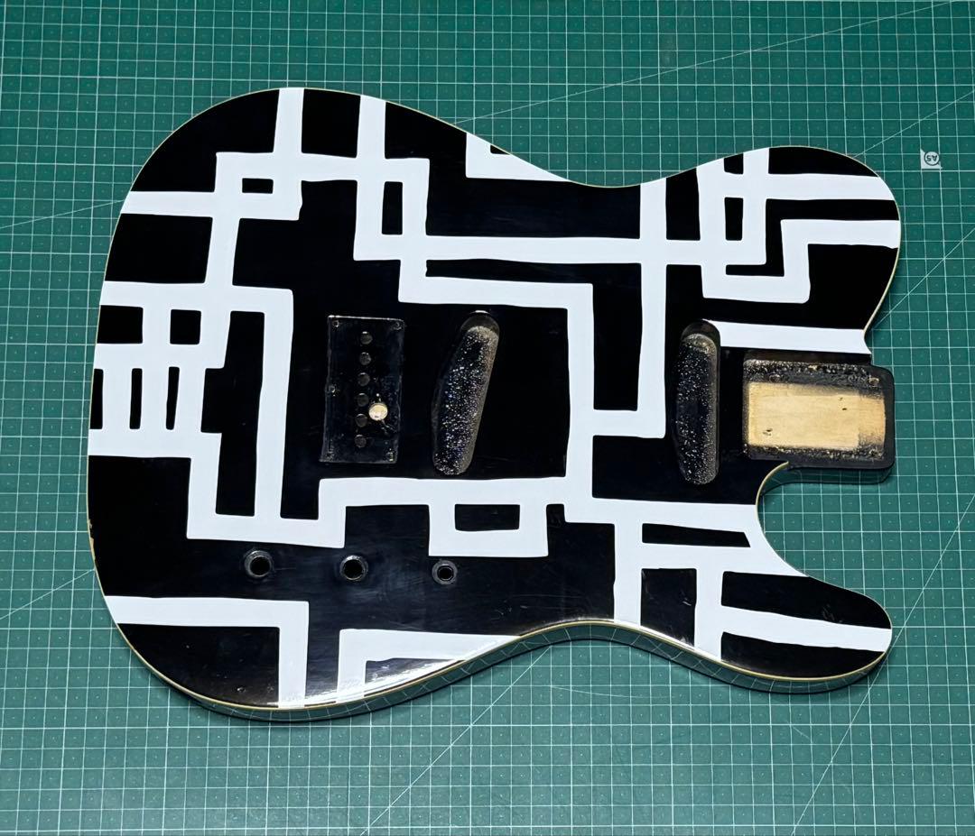 TEJ70か75のボディーのみ　フェルナンデス　幾何学模様ライン入り