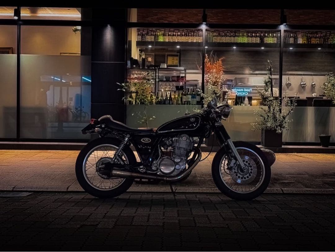 sr400 ペイトンプレイスステー カフェレーサー　砲弾型ヘッドライト