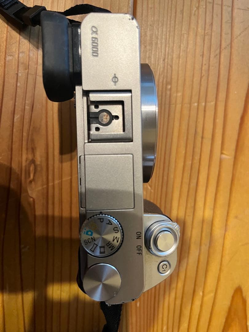 【普通レンズジャンク品】SONY α6000 レンズ交換式デジタル一眼レフカメラ