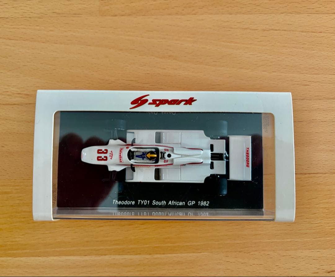 Spark 1/43 セオドール TY01 南アフリカGP 1982 ミニカー