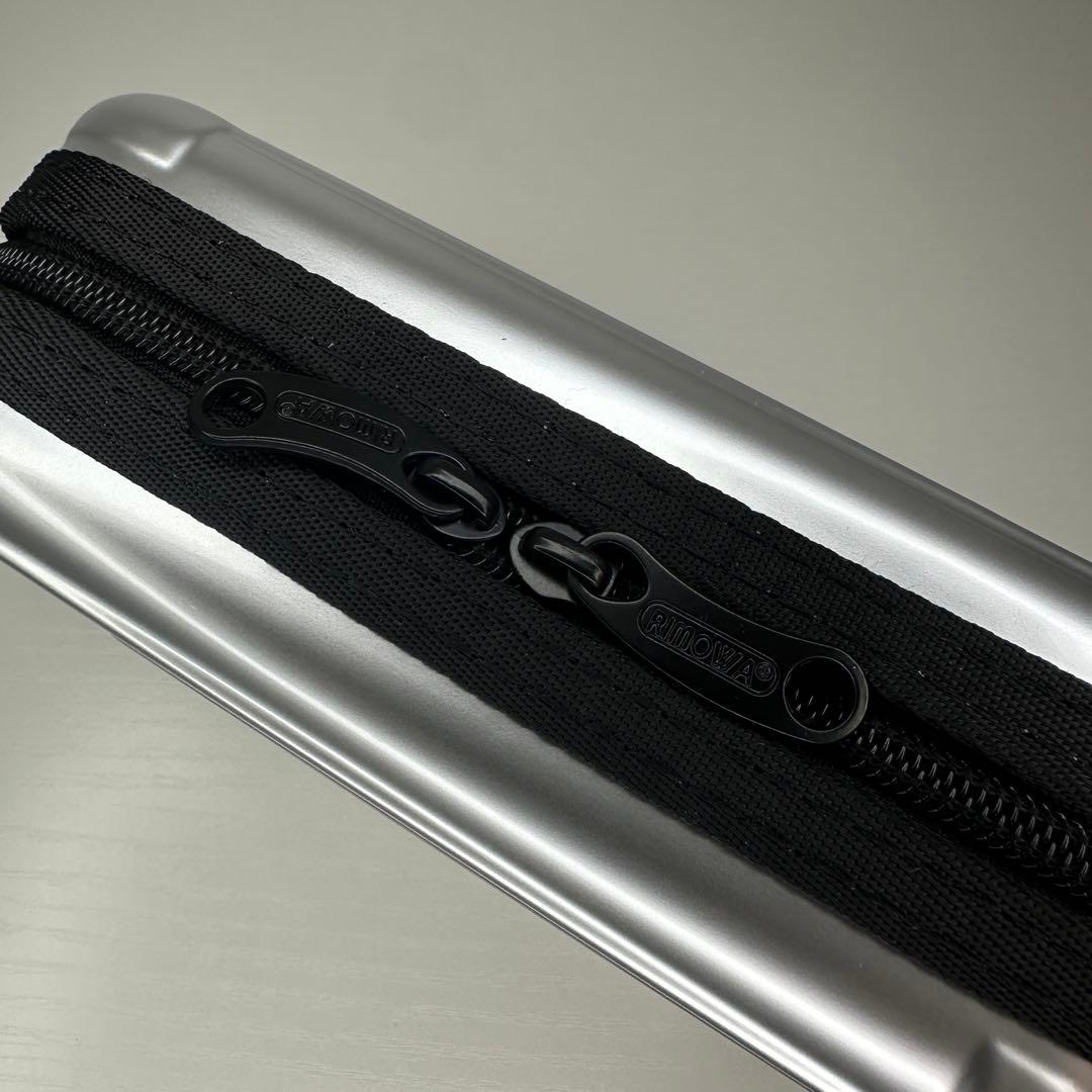 【非売品】RIMOWA Lufthansa アメニティキット メタリックシルバー