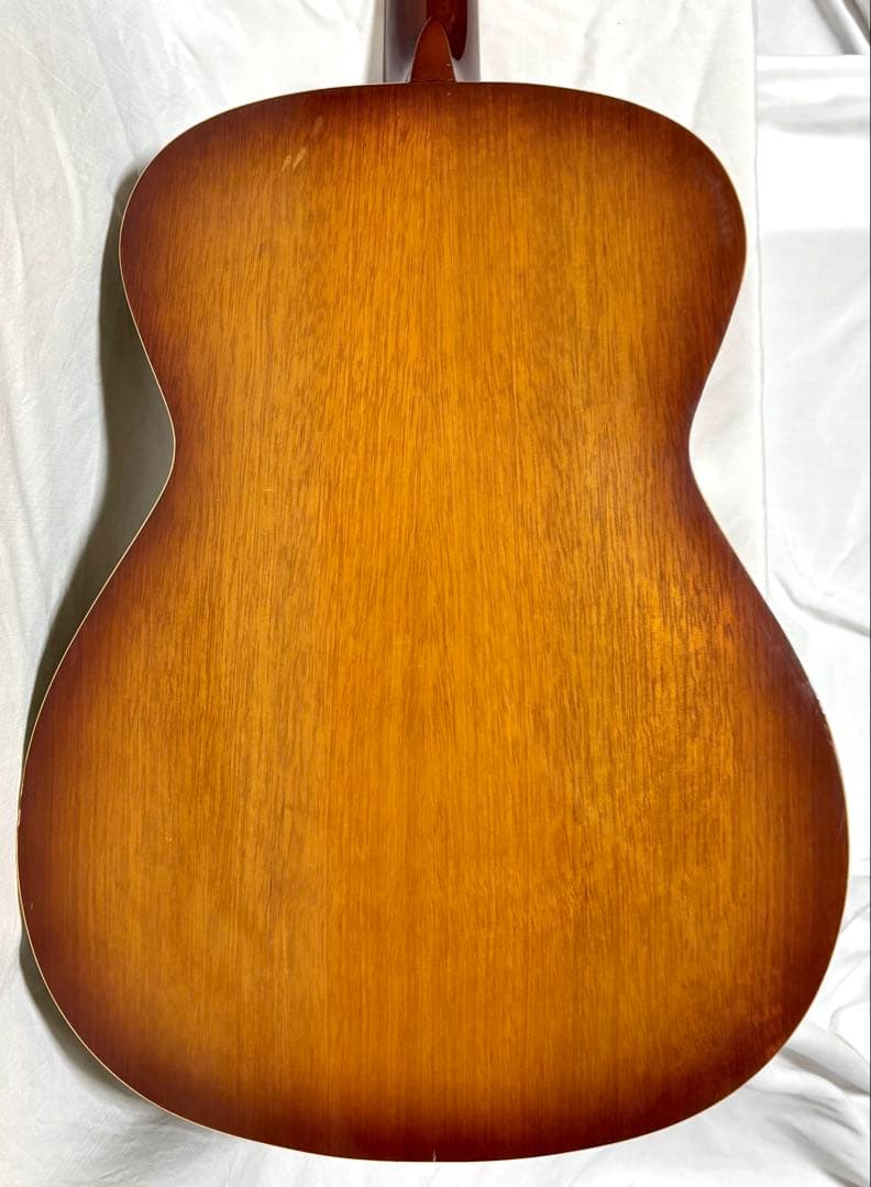 【新品弦張替済】リゾネイターギター