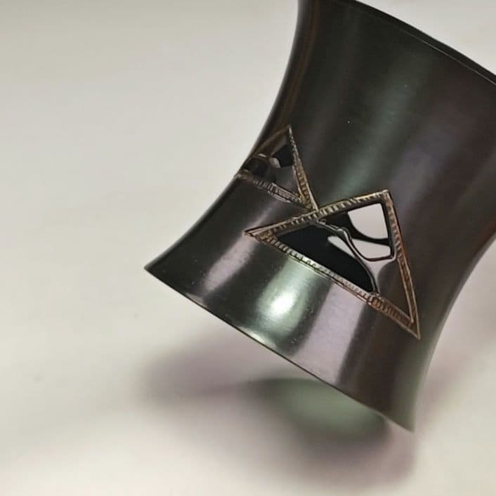 ウ228 蓋置『唐銅風炉師　黒瀬宗康』『砂張銅鱗鶴透　蓋置　共箱』茶道具