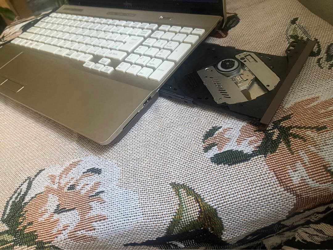 ノ-トパソコン高年式！Corei3/SSD/Windows11/無線/