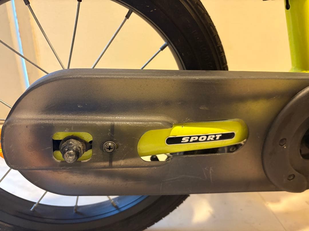 STRIDER ストライダー 14x ライムイエロー　スタンド付き