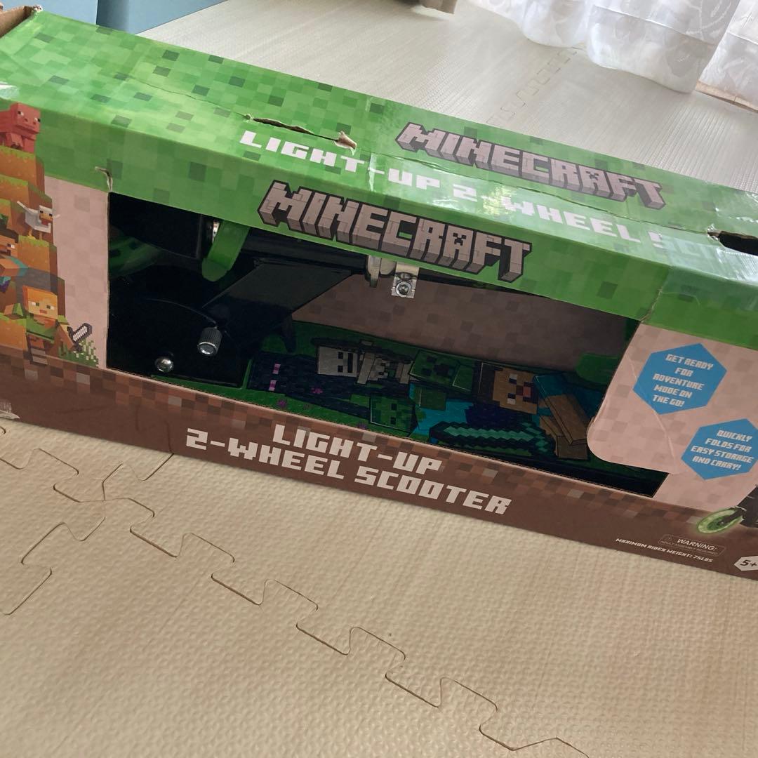 送料込み‼️ほぼ未使用‼️限定品‼️マインクラフト　光る‼️キッズスクーター