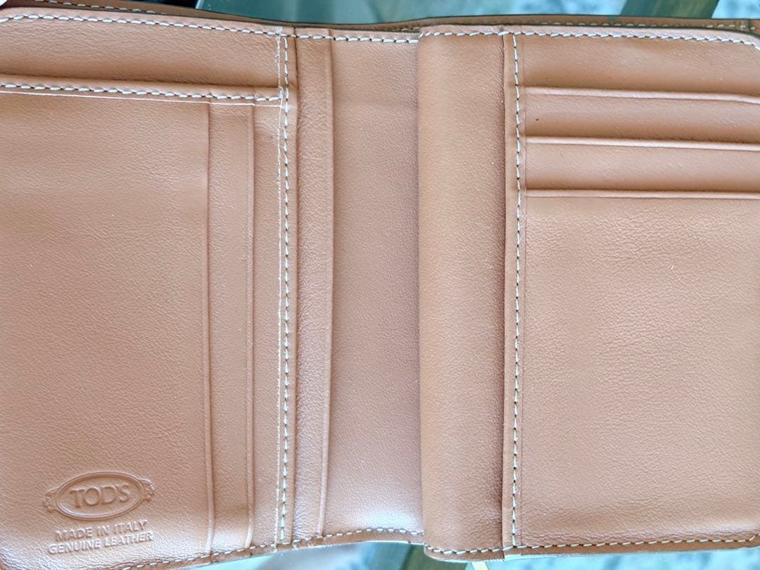 TOD‘S T タイムレス レザー ウォレット　ブラウン