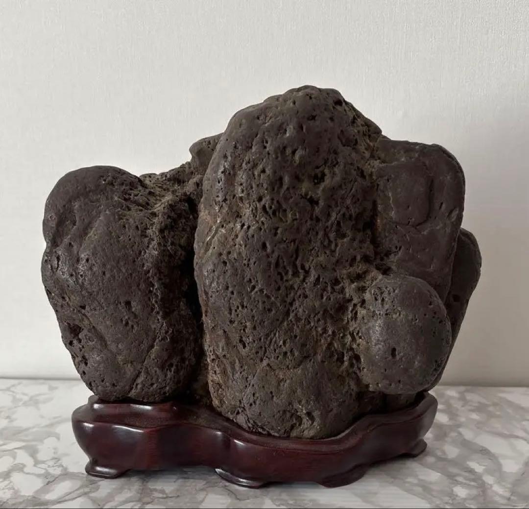 水石 加茂川石？木製台座付き鑑賞石 自然石 天然石 鉱物 置物