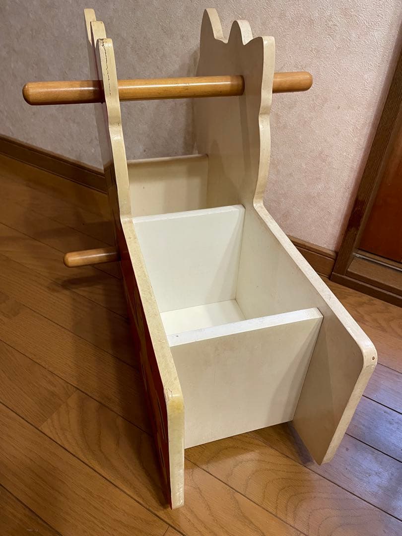 サンリオキティ　木製おもちゃ箱　収納BOX 木馬