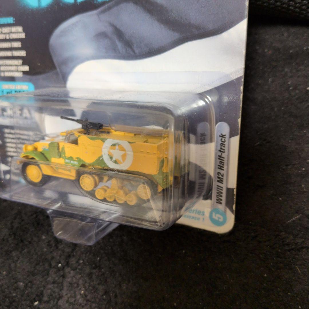 ミニカー Johnny Lightning WWII M2 Half-Track