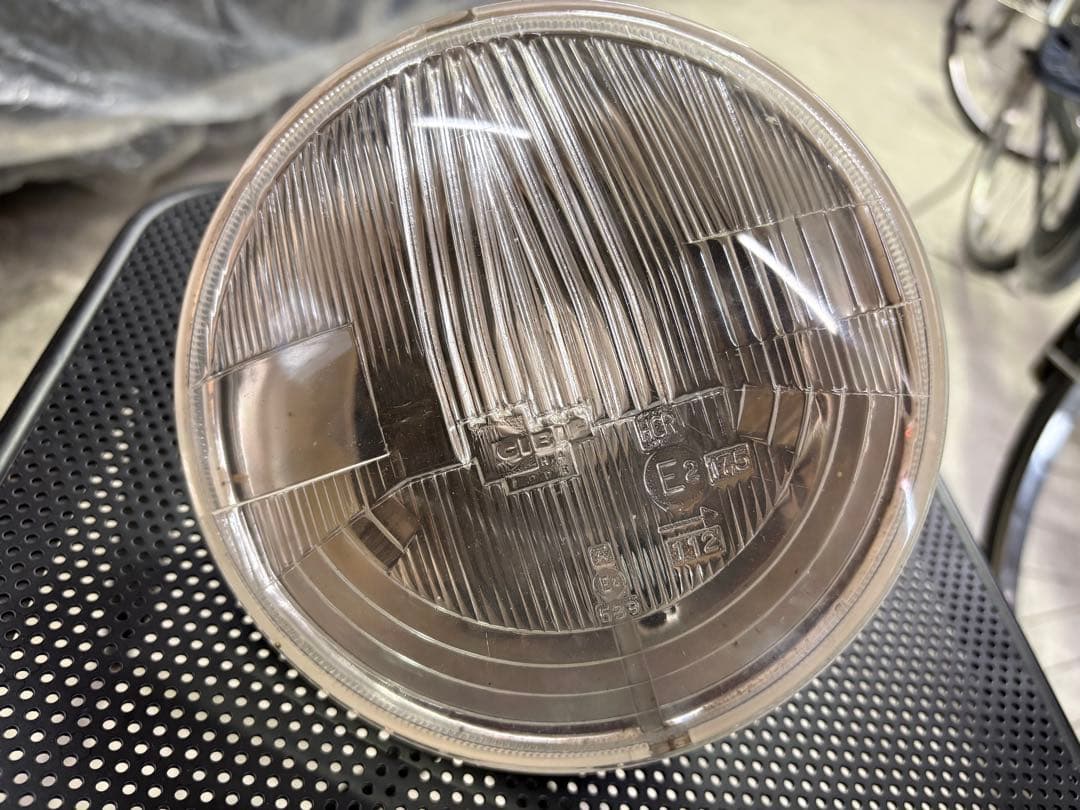 SR400 ヘッドライトレンズ　CIBIE