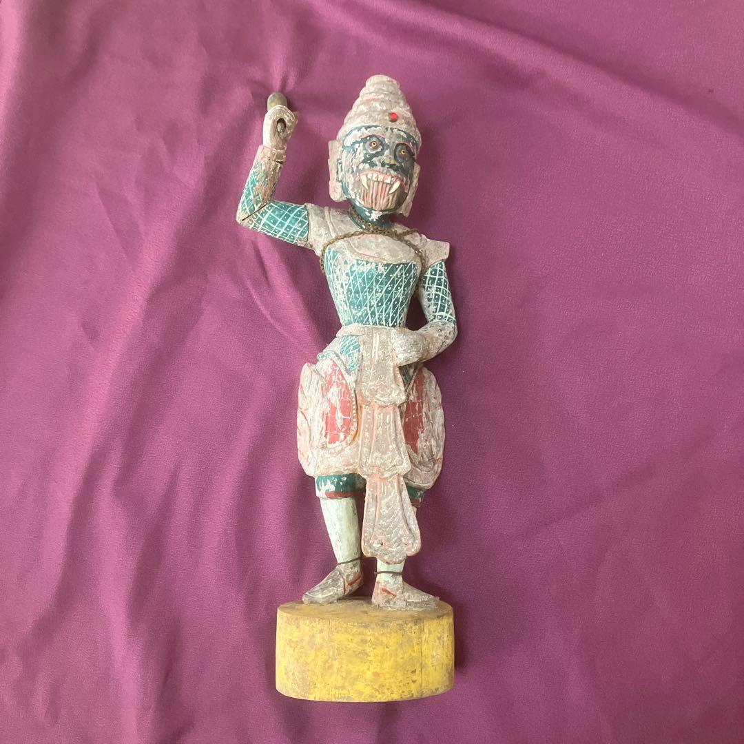 ヒンドゥー教の猿神　ハヌマーンの木彫りの像