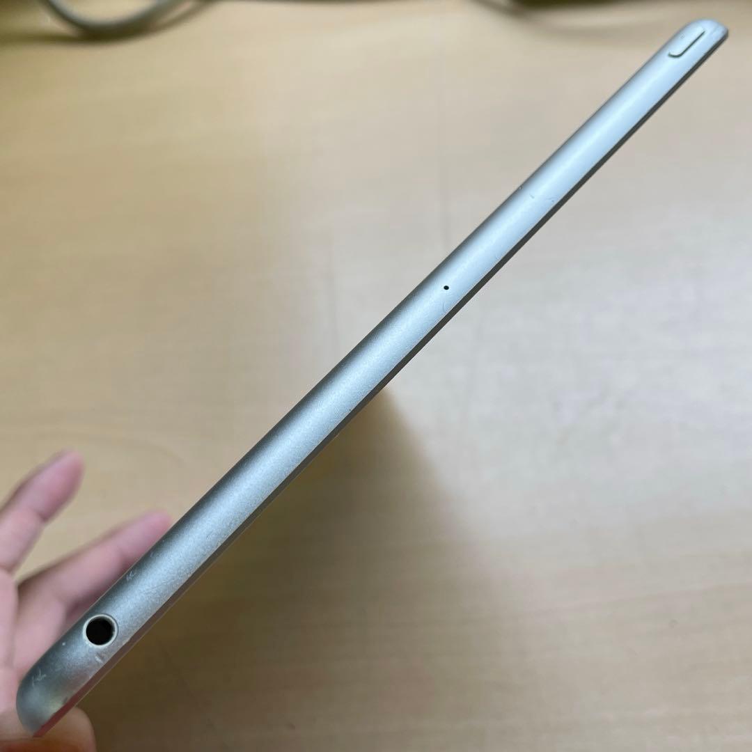 iPad 第6世代　A1893　Wi-Fiモデル　シルバー　32GB #5