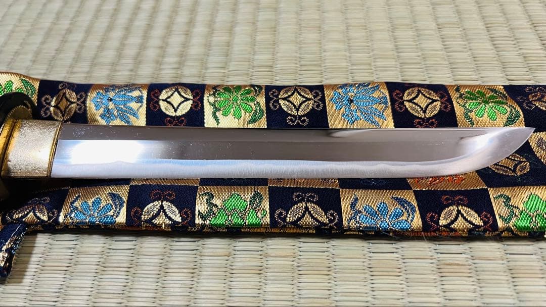 模造刀 拵え 短刀 二重刃文 御守刀 居合刀 高級刀袋付き 251012-1