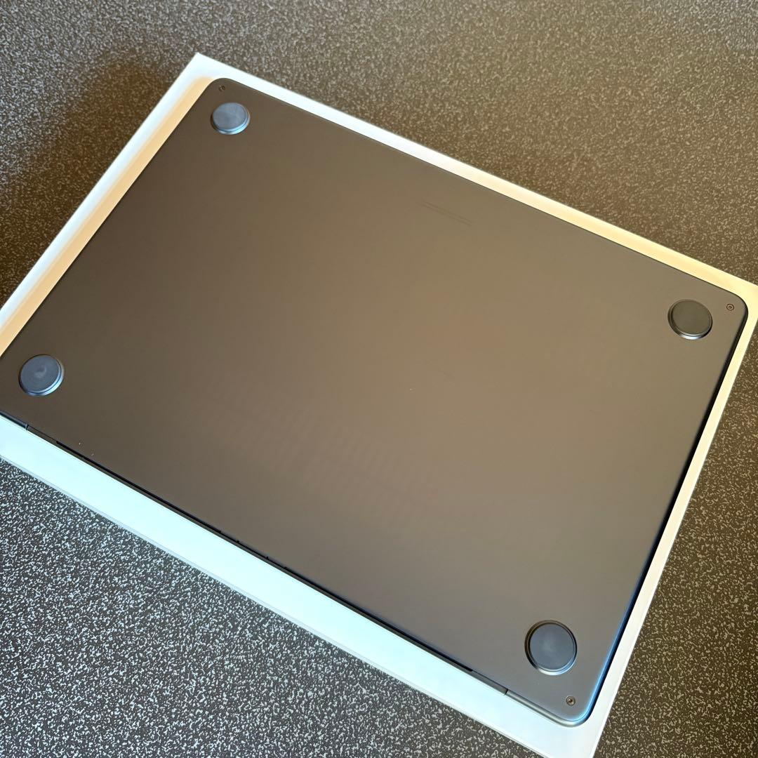 美品Apple MacBook Air M2 8GB 256GB