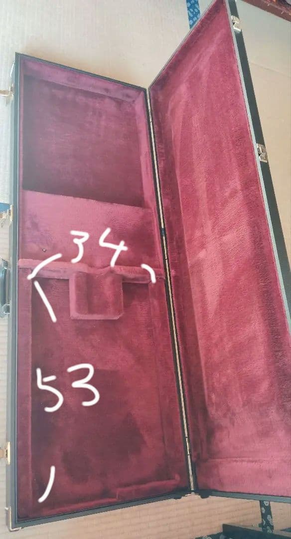 【中古】ギター?ハードケース＋エレキギター