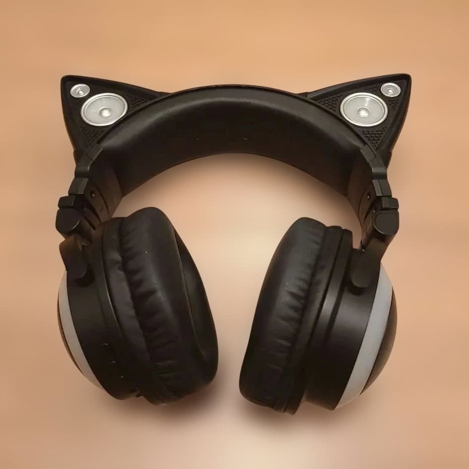 ✨希少✨Brookstone 8色に光る！ネコ耳ワイヤレスヘッドフォン