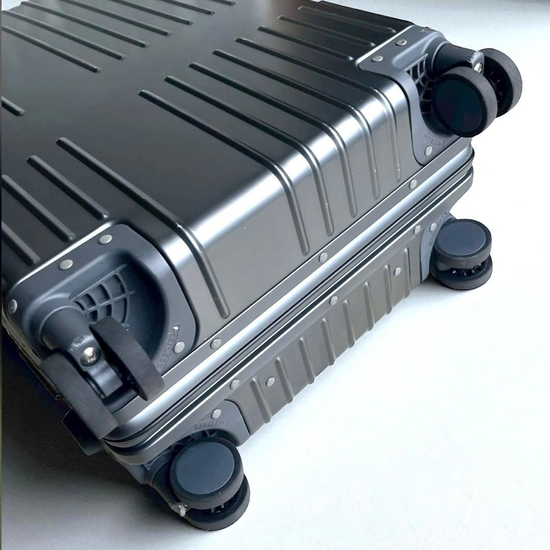 【希少 ガンメタ調】イノベーター 4輪アルミスーツケース36L 機内持ち込み