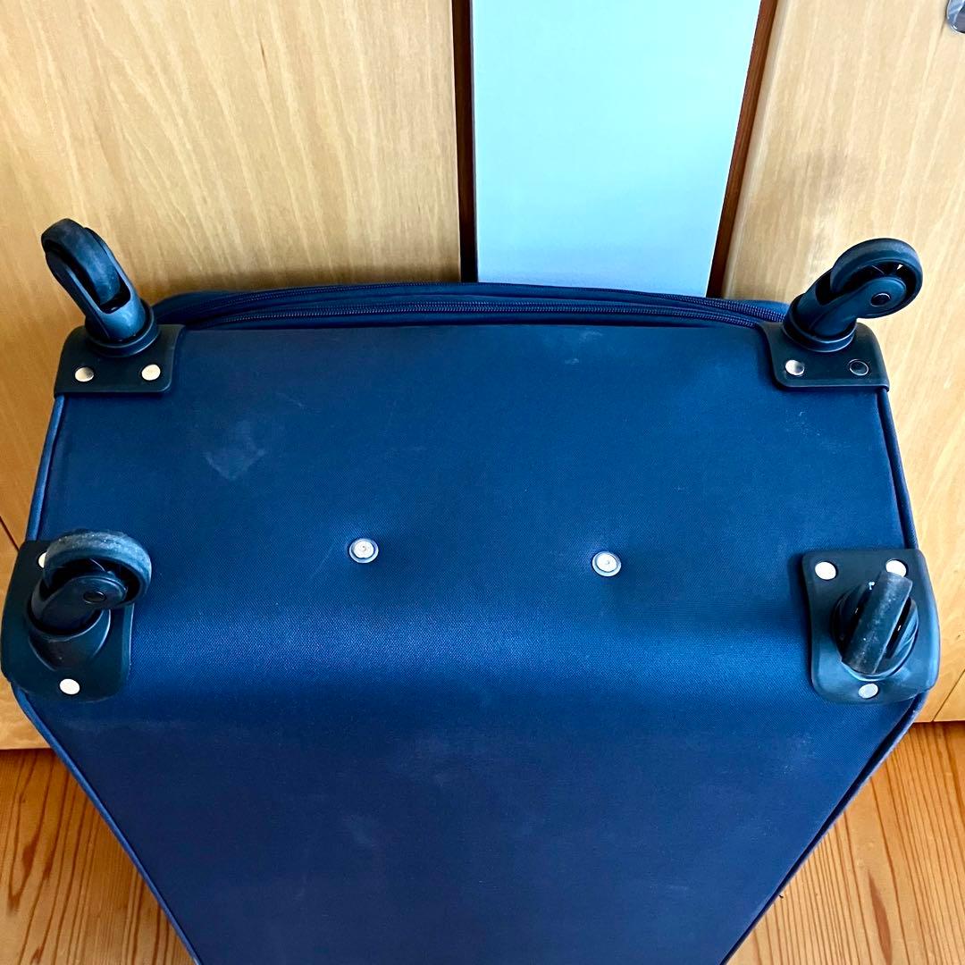 日本未入荷　  紺　キャリーケース　スーツケース