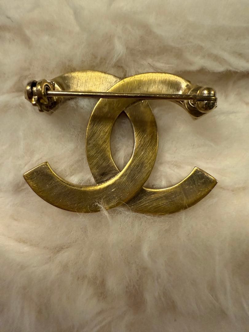 銀座本店購入CHANEL CCロゴブローチ クリスタル装飾