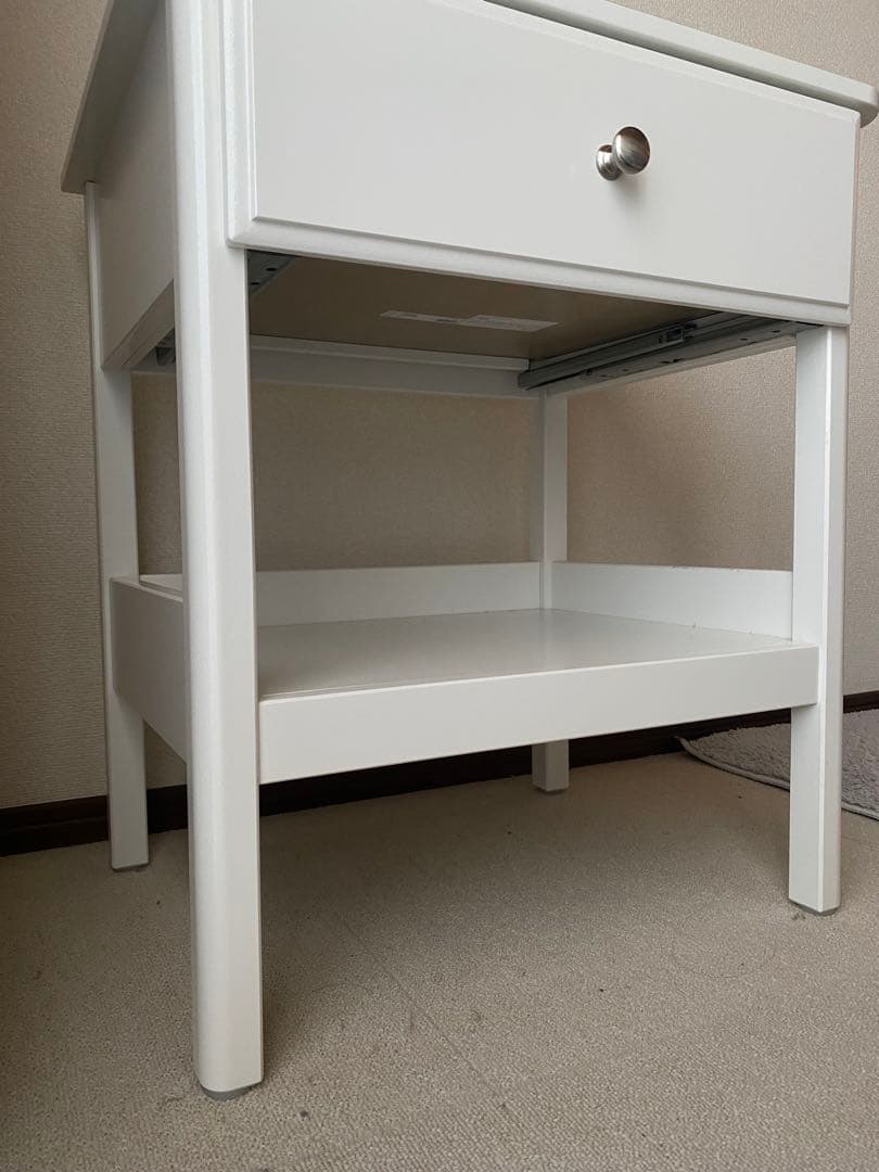 【取引中】IKEA TYSSEDAL サイドテーブル 白