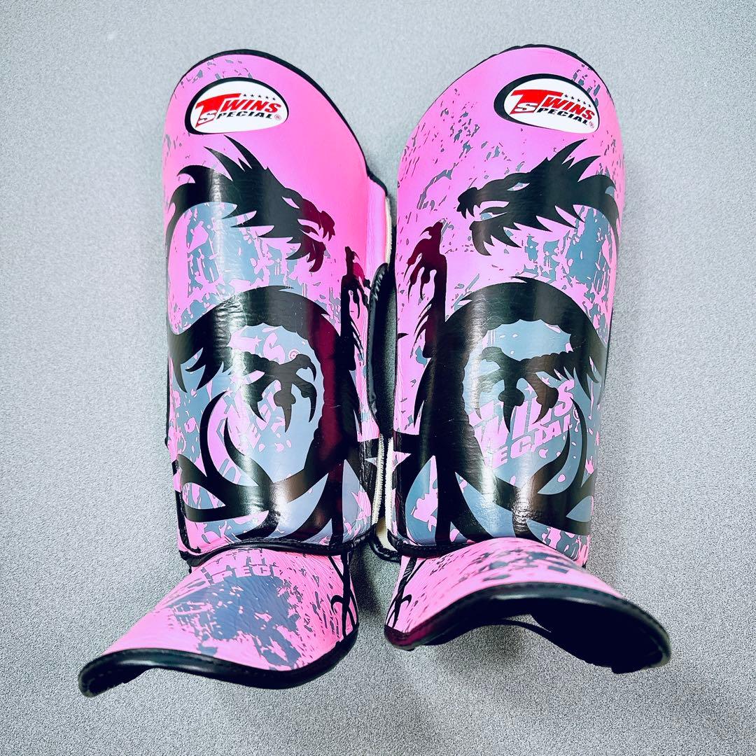 ツインズ 本革 ボクシンググローブ ドラゴン 12oz レガース セット ピンク