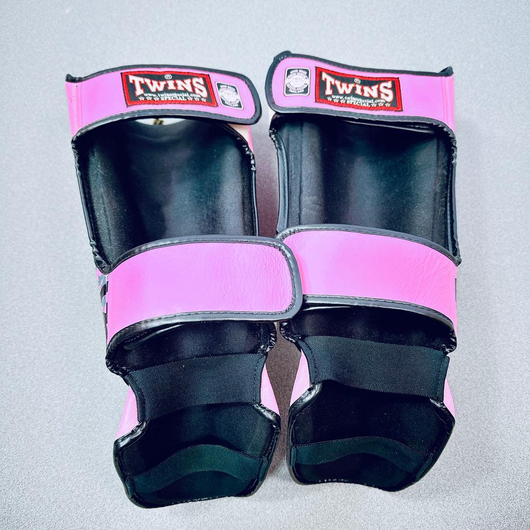 ツインズ 本革 ボクシンググローブ ドラゴン 12oz レガース セット ピンク