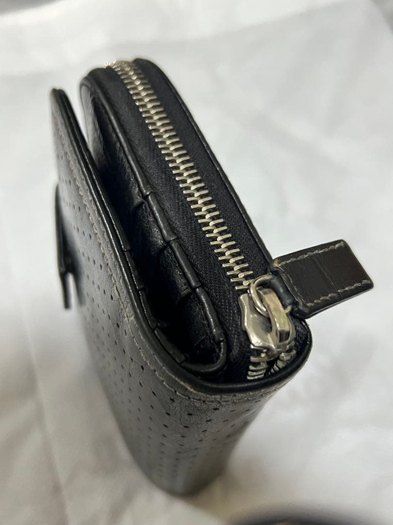 【激レア】PRADA ブラック パンチングレザー ジップ財布