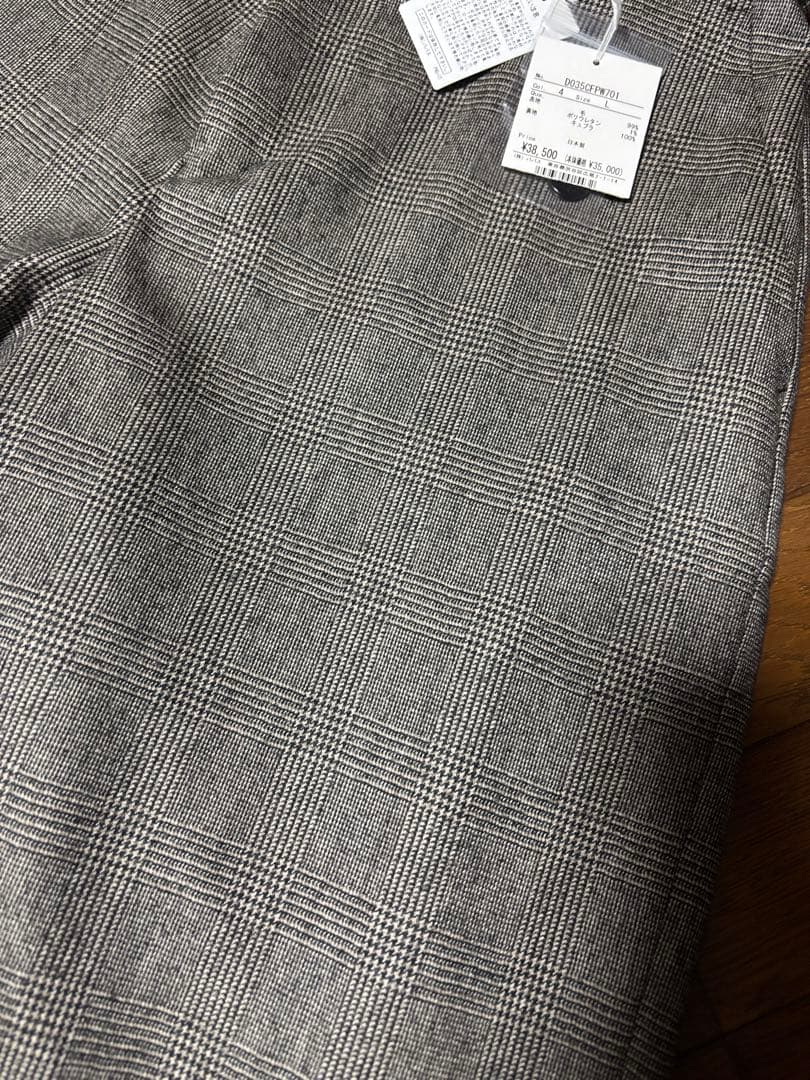 パパス今シーズンのタグ付きグレンチェックのパンツ