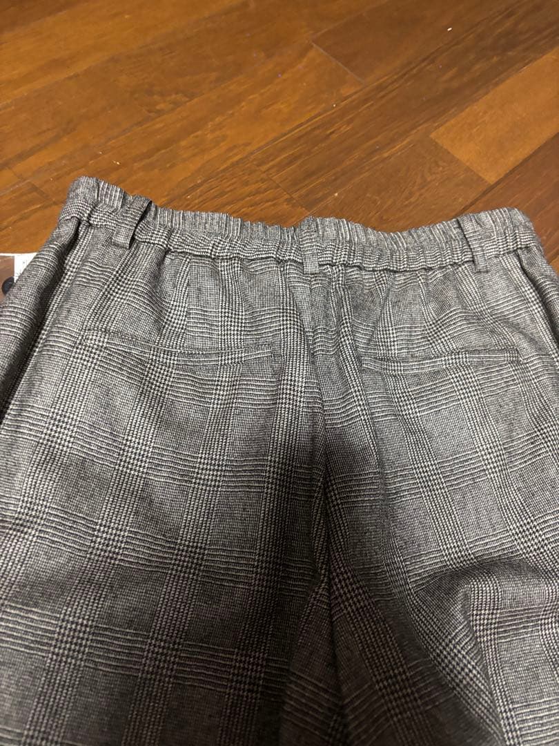 パパス今シーズンのタグ付きグレンチェックのパンツ