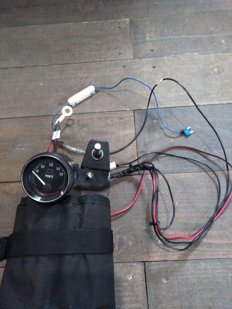 ハーレー　電圧計