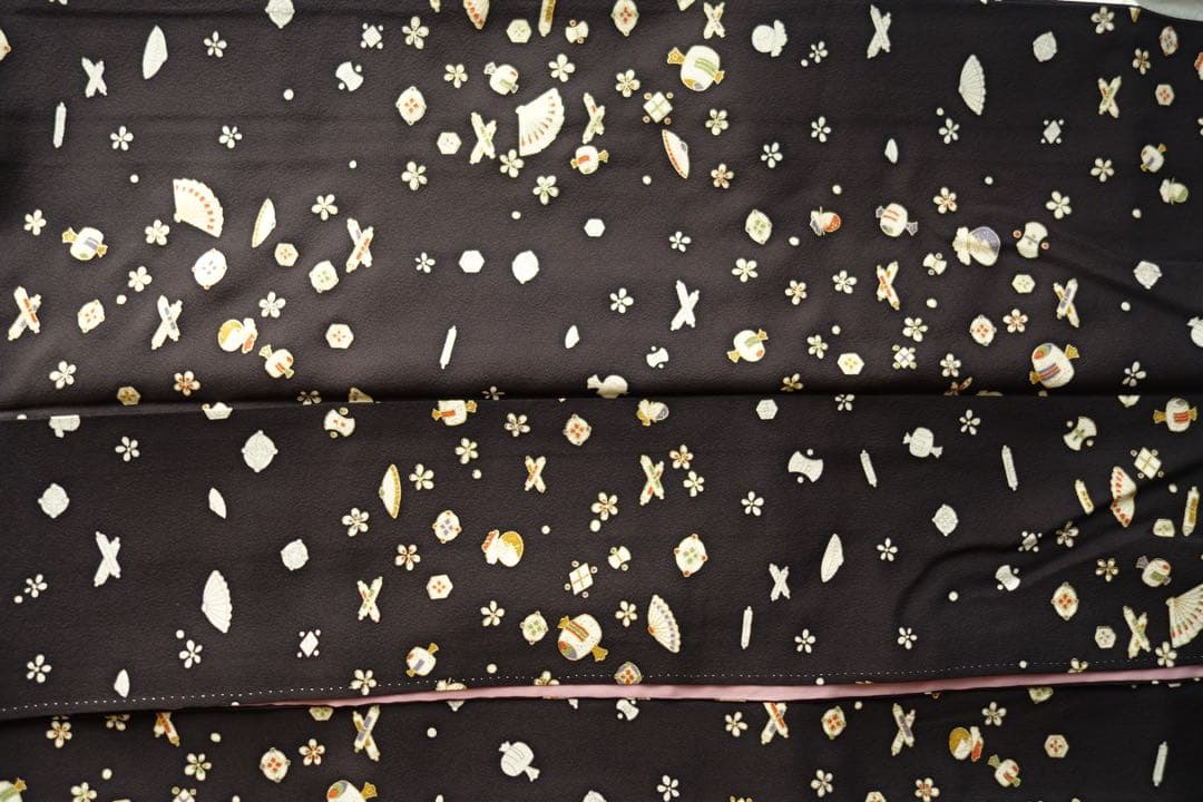 正絹　小紋　墨色　宝尽くしに梅