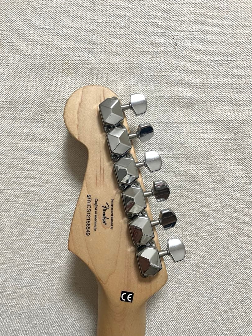 ケース付き　Squier by Fender エレキギター　ダフネブルー　水色