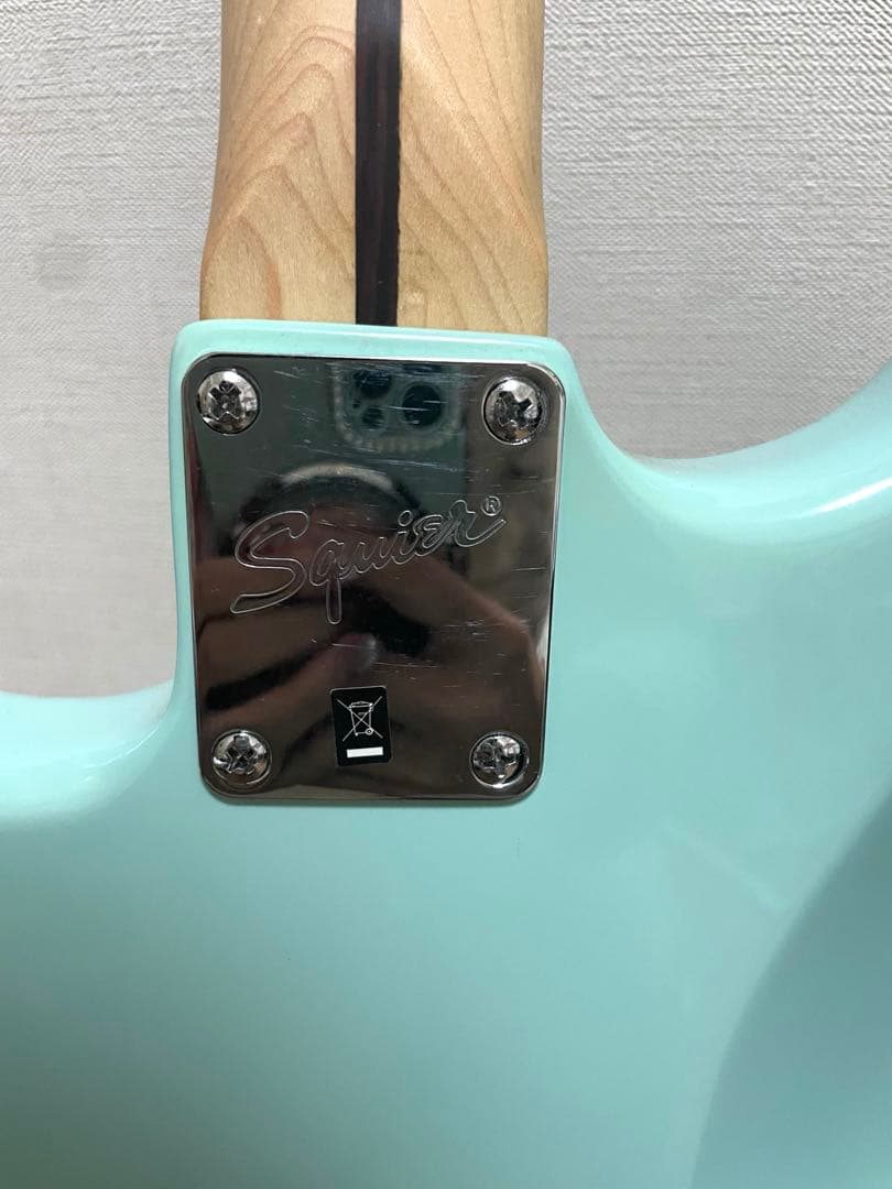 ケース付き　Squier by Fender エレキギター　ダフネブルー　水色