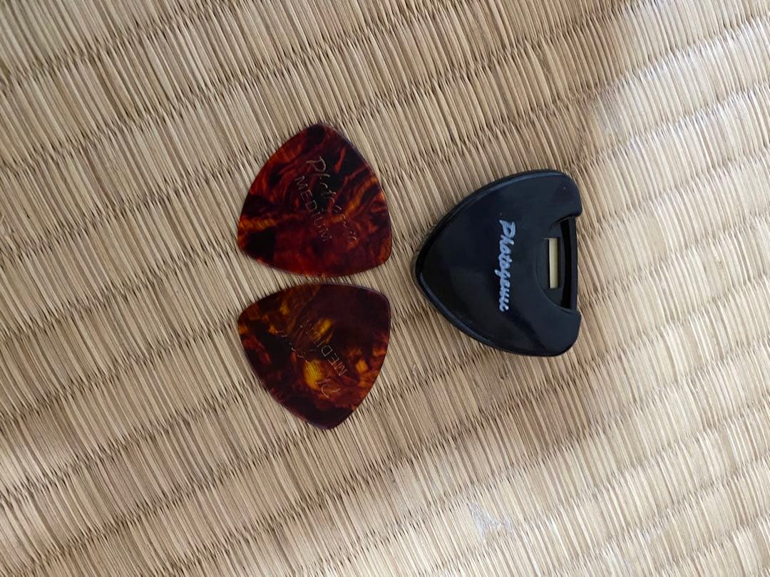 エレキギター アイボリー 3ピックアップ　その他道具全部セット。