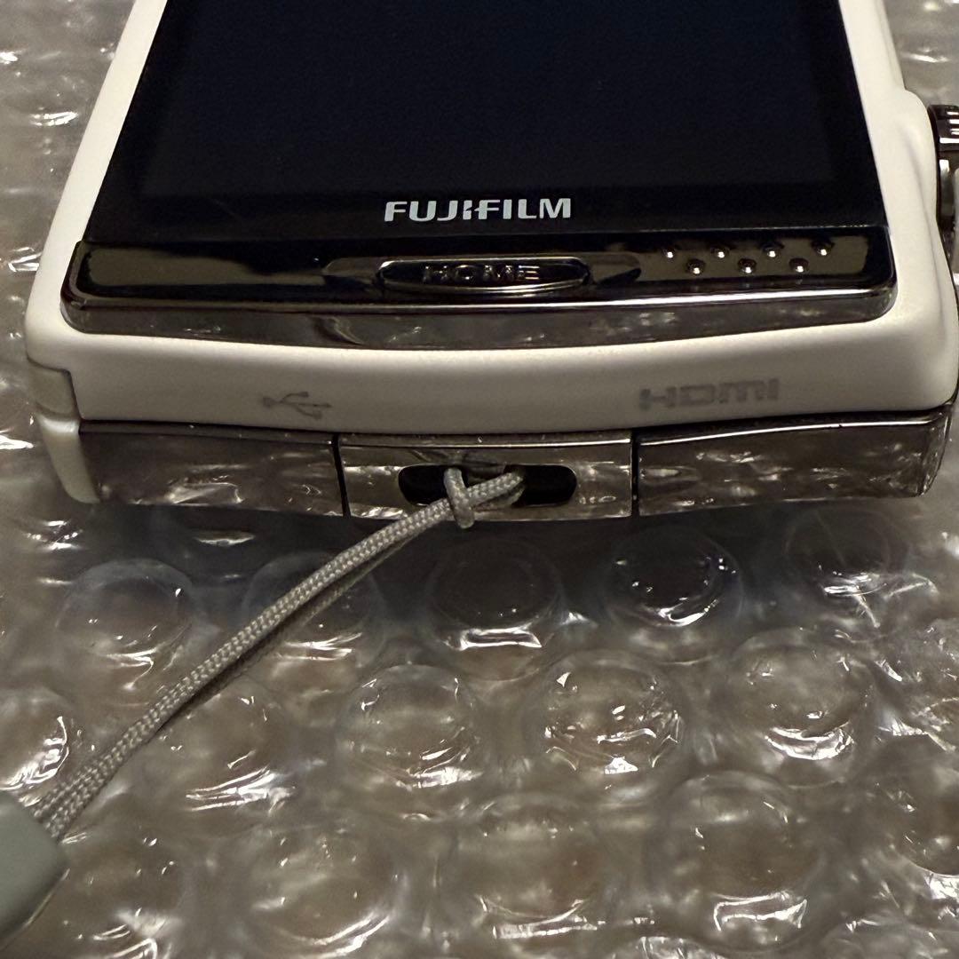 極美品　FUJIFILM FINEPIX Z900EXR ホワイト