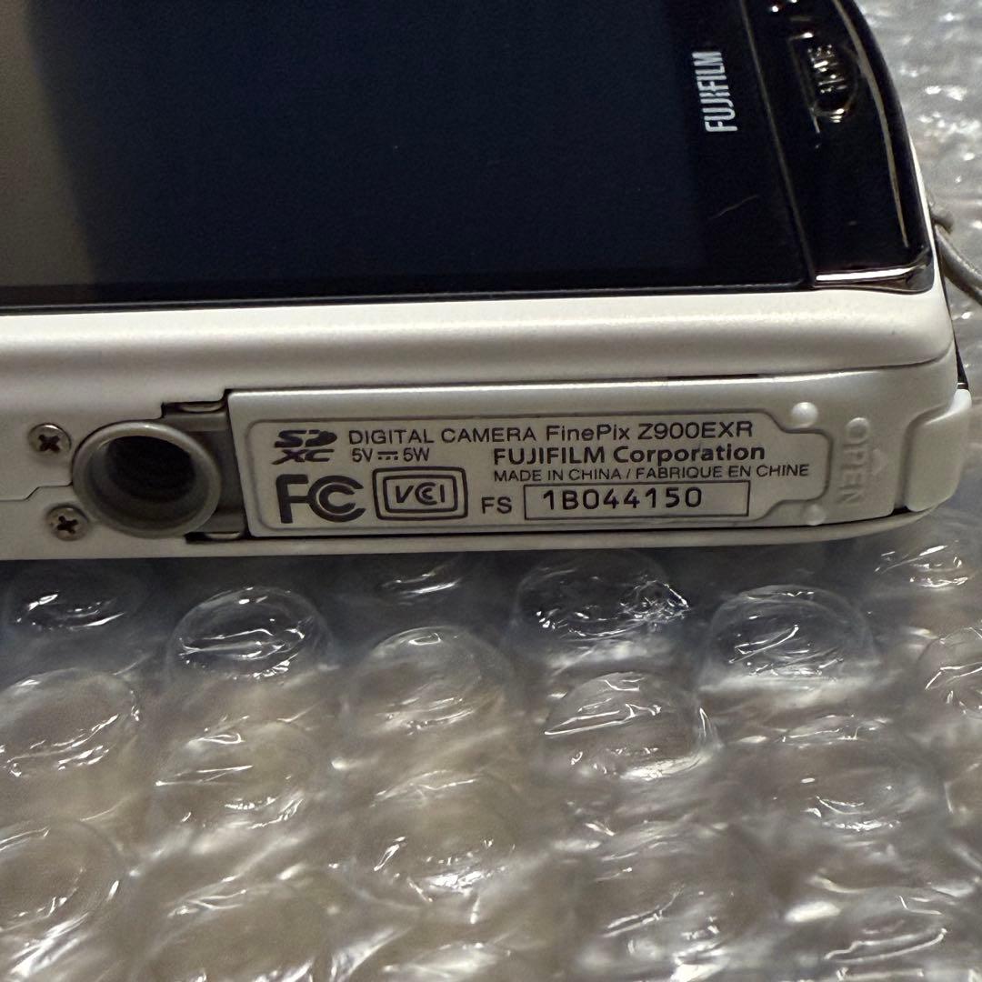 極美品　FUJIFILM FINEPIX Z900EXR ホワイト