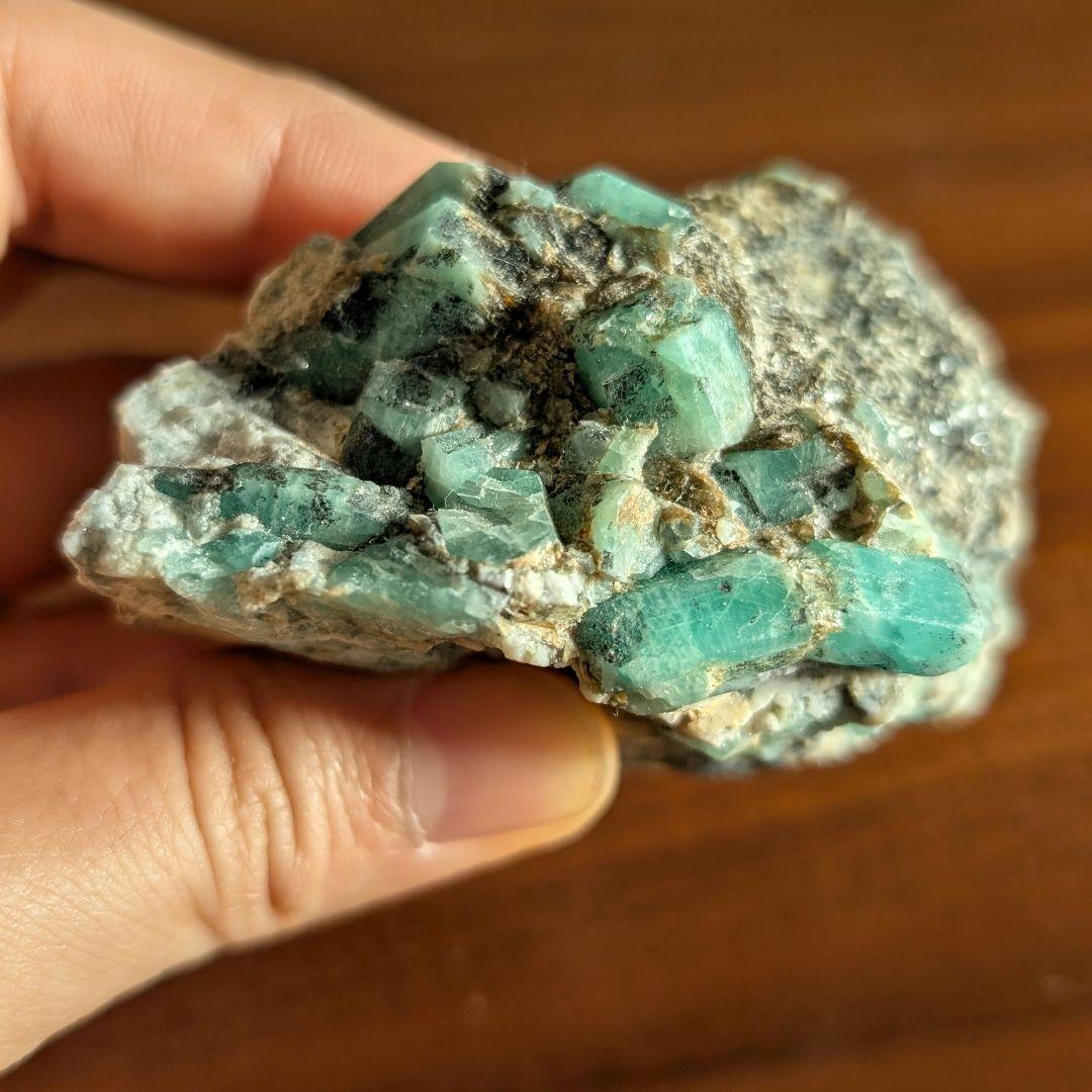 エメラルド　原石　天然石　ミネラル　鉱物　グリーン　コレクション