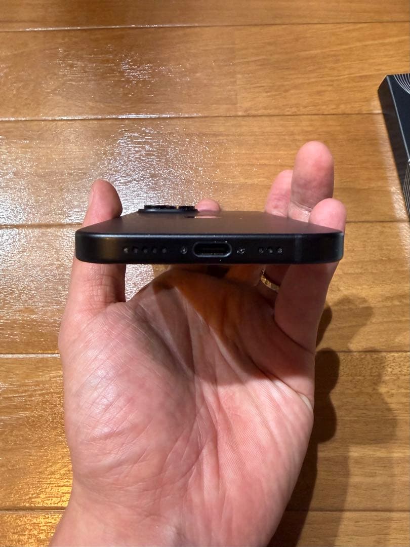 Apple iPhone 15 256GBブラック 本体 充電ケーブル付き