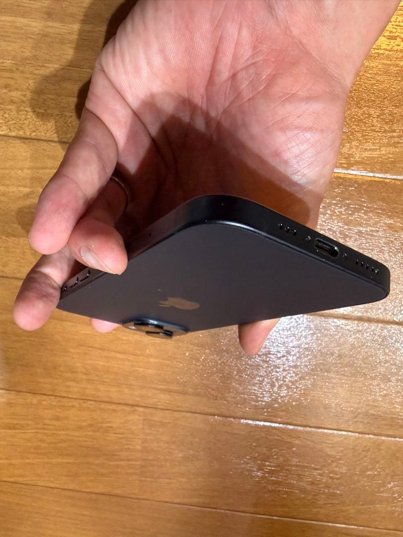 Apple iPhone 15 256GBブラック 本体 充電ケーブル付き