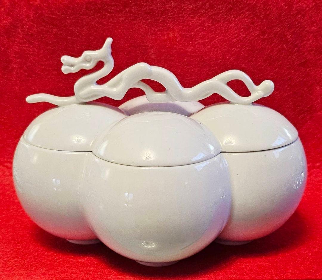 龍　白磁　蓋物　台湾著名作家