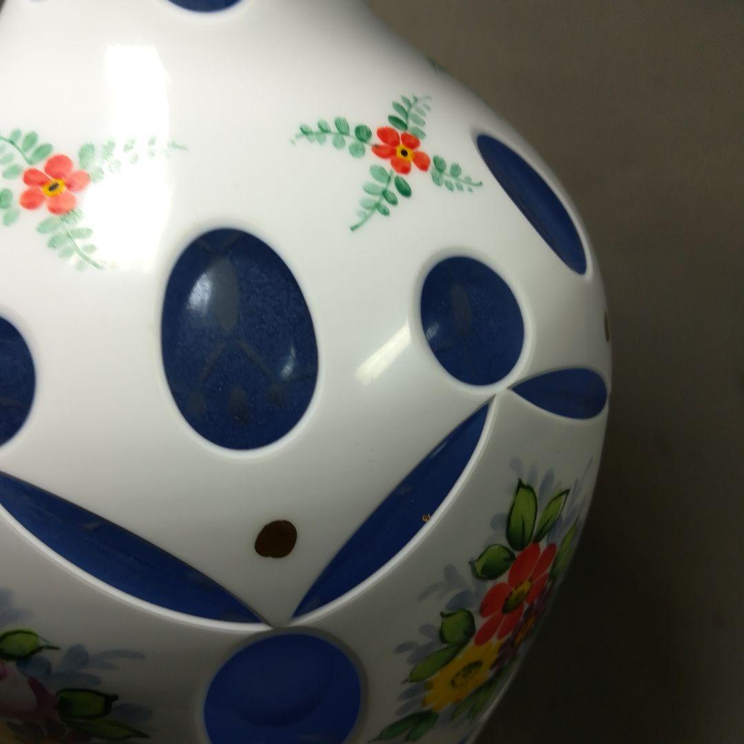 ボヘミアンガラス　切子　乳白色青地　色被せガラス　花瓶　フラワーベース