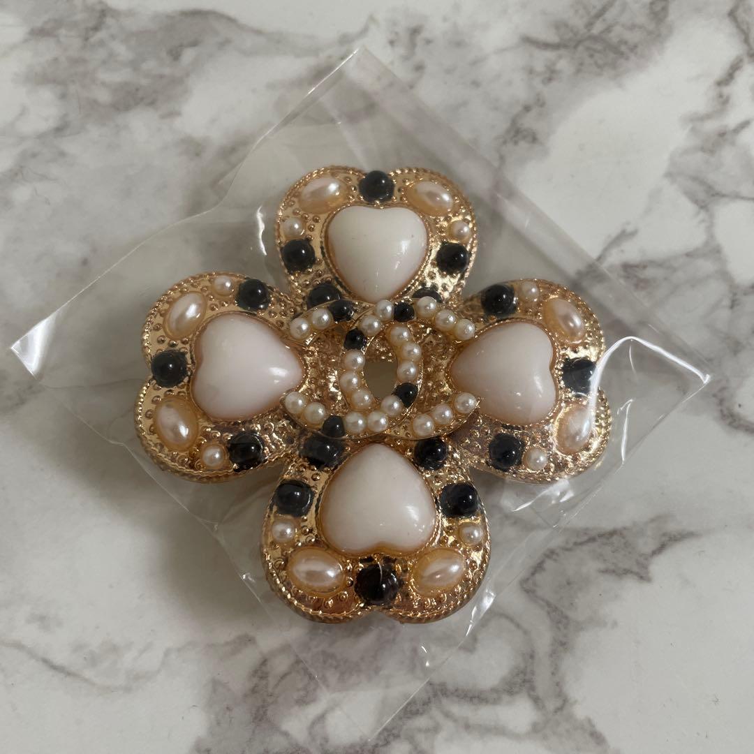 極美品✨✨シャネルノベルティブローチクローバー風ハート型パールフラワーブローチ