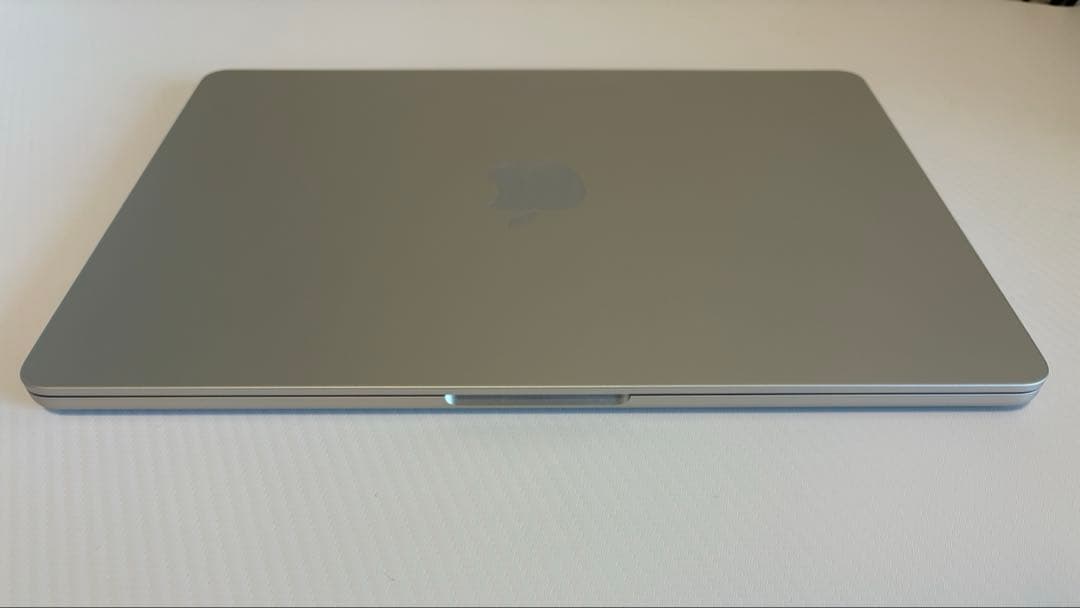 【美品・傷なし】M2 MacBook Air 13インチ スターライト 8GB